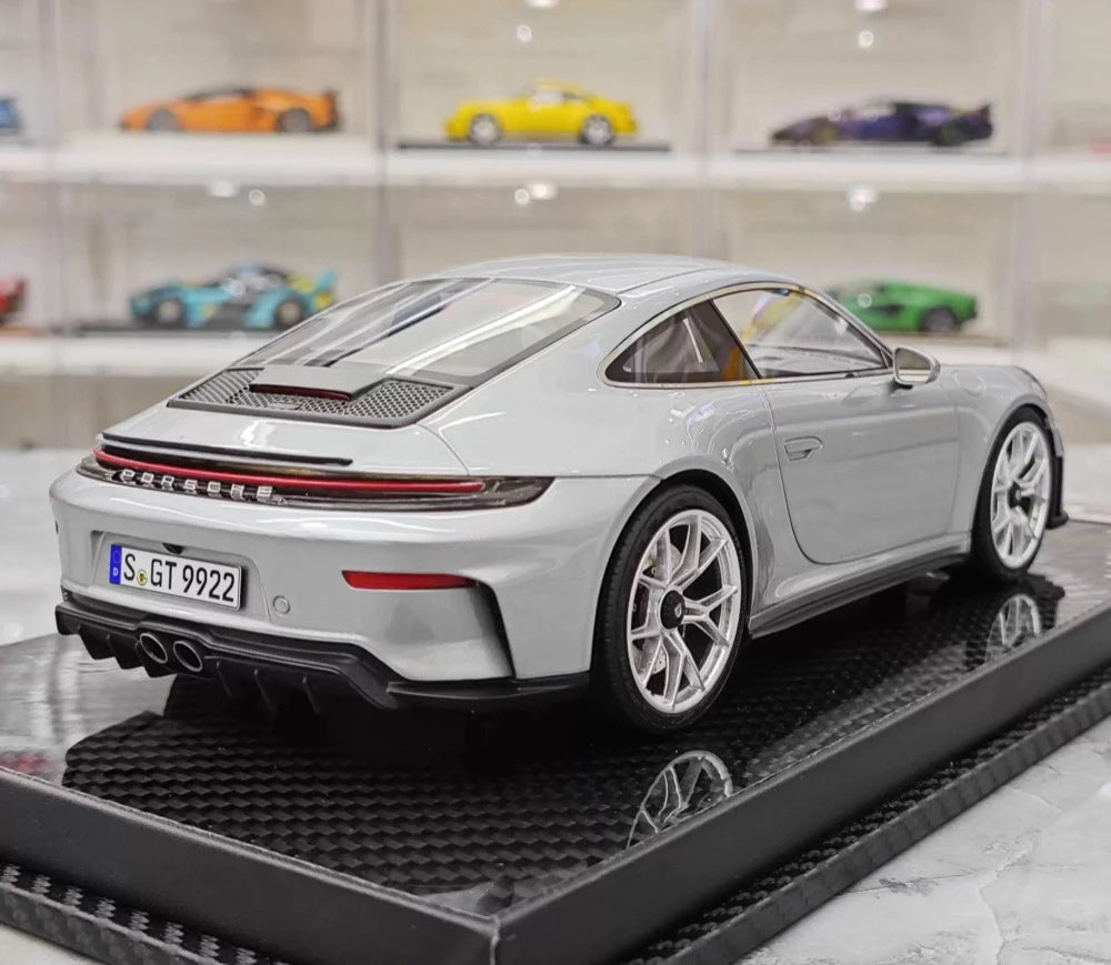 [VIP] 1:18 Porsche 2025 911 992.2 GT3 Touring Glossy Silver Model Car Resin