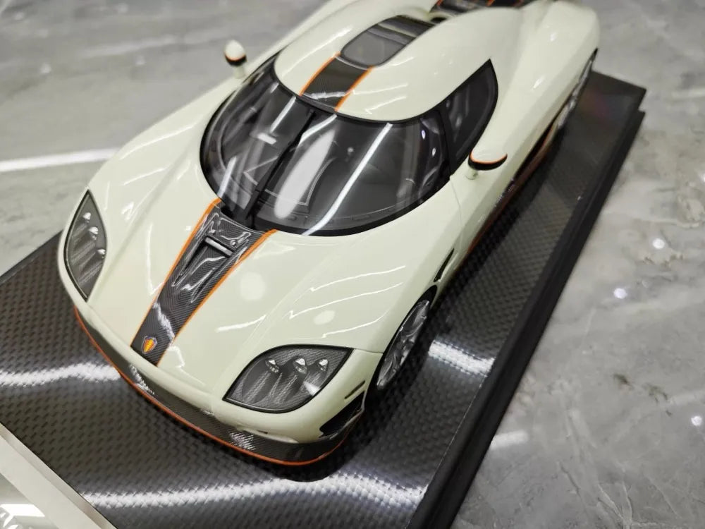 [VMB] 1:18 Koenigsegg 2006 CCX Night Glow Edition White Model Car Resin
