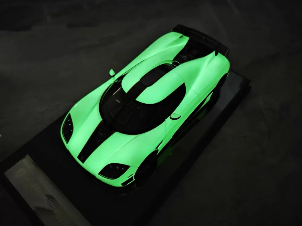 [VMB] 1:18 Koenigsegg 2006 CCX Night Glow Edition White Model Car Resin