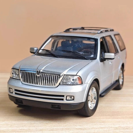 [Welly] 1:18 Lincoln 2005 Navigator Silver Model Car Die-Cast