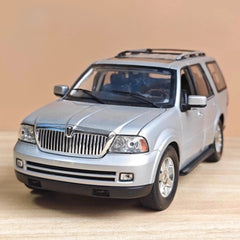 [Welly] 1:18 Lincoln 2005 Navigator シルバー モデルカー Die-Cast