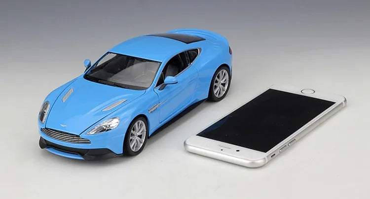 [Welly] 1:24 Aston Martin 2015 Vanquish Model Car Die-Cast